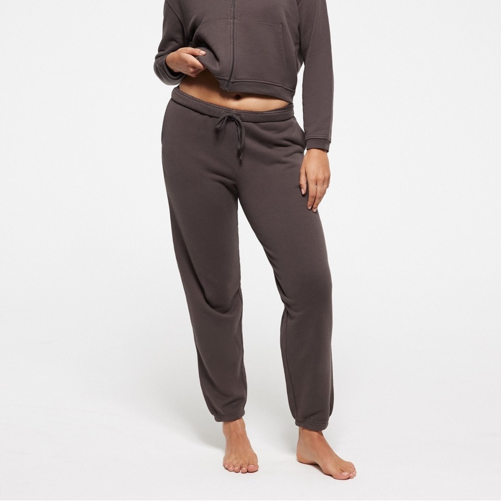 Skims Iron Joggers